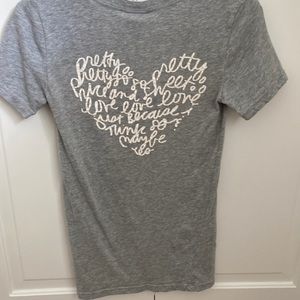 VS PINK TEE SHIRT SIZE XS